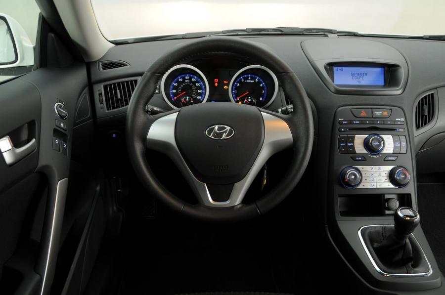  Hyundai Genesis Coupe 2.0T R-Spec 2010 года  (фото 2 из 4)